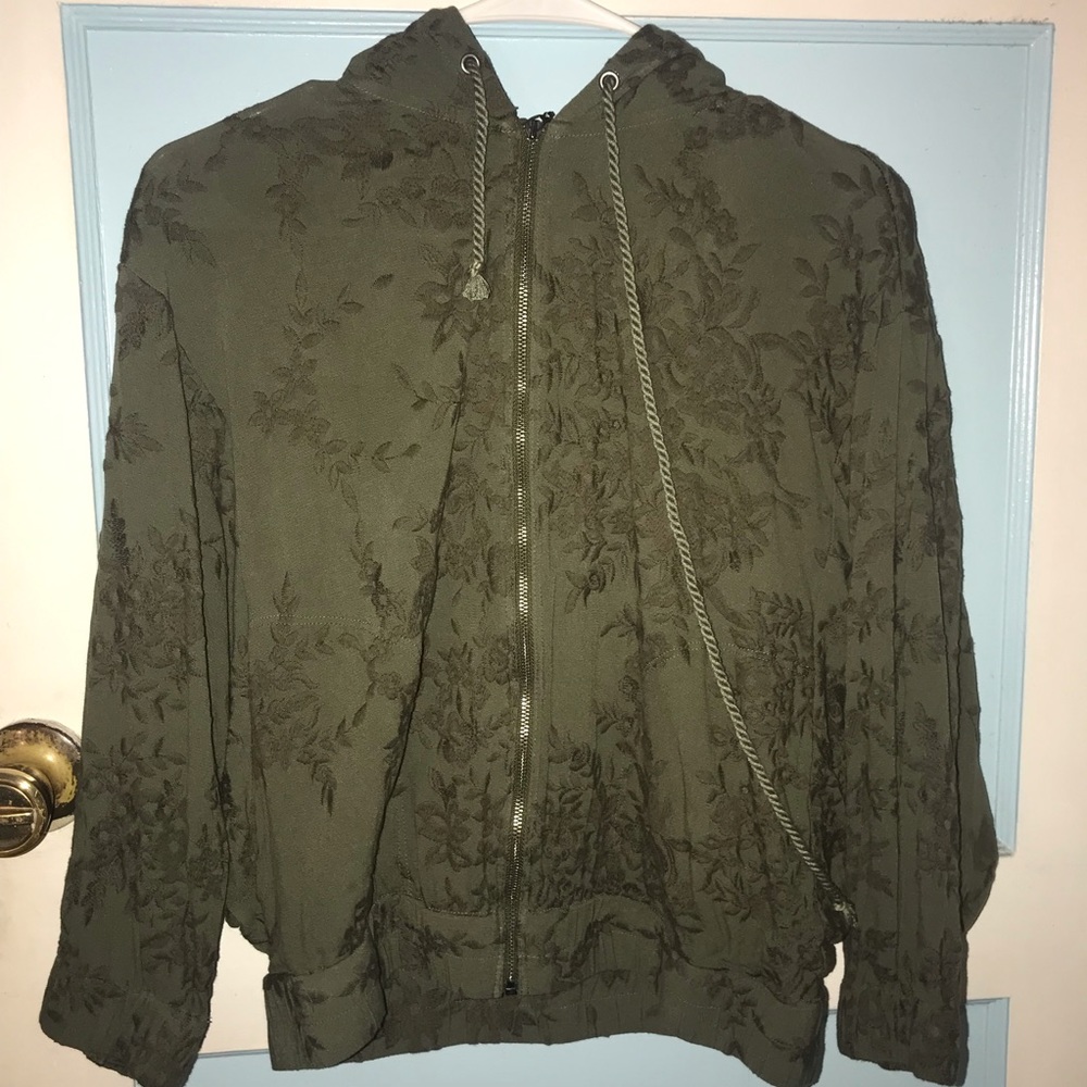 Drop sleeve with zipper cropped wing style